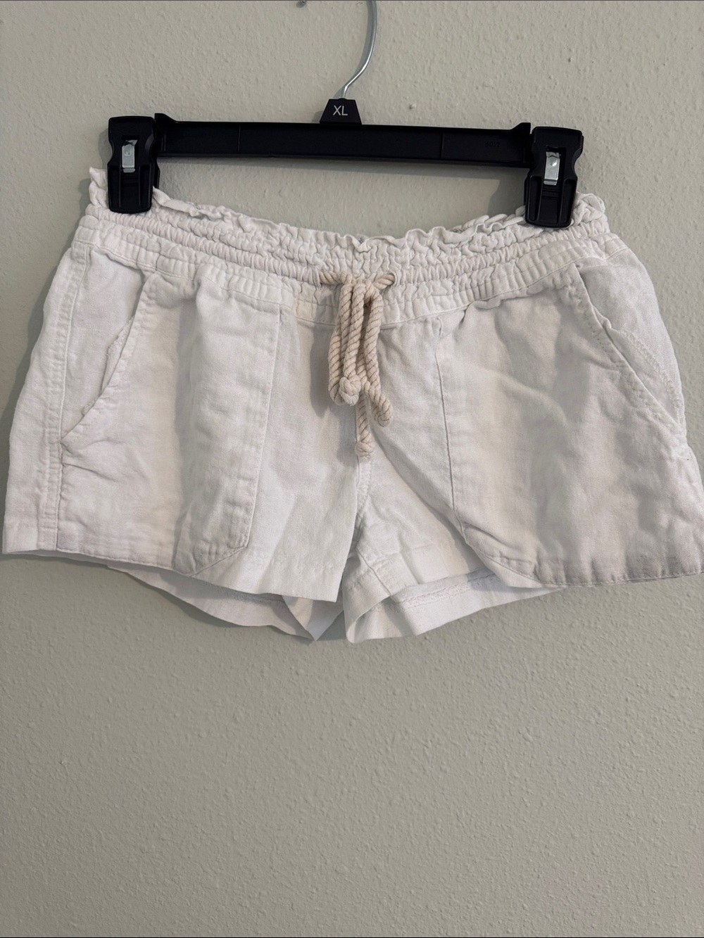 Women’s Roxy White Drawstring Linen-Blend Shorts